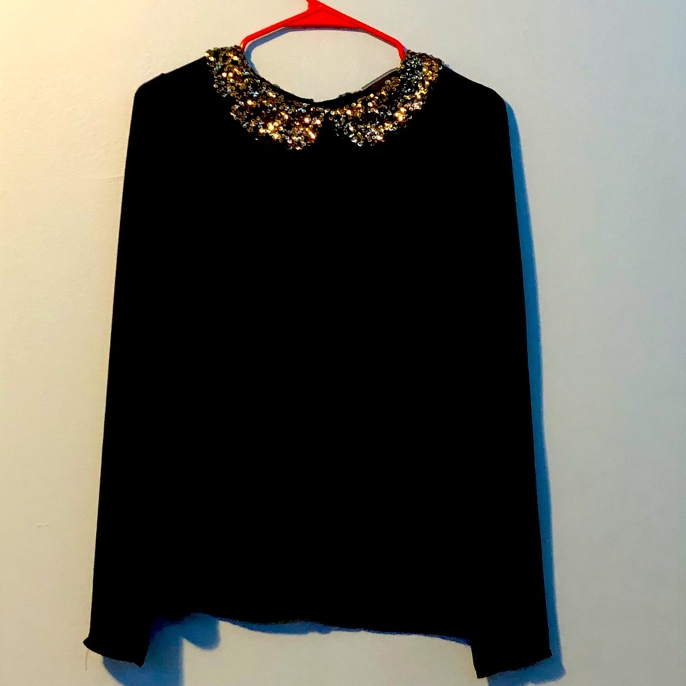 Blouse w golden collar